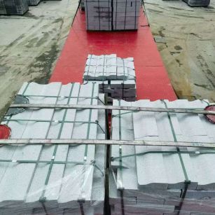 昭通 芝麻白仿形加直形路沿石出货日常