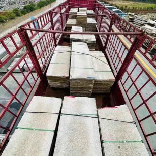 昭通 黄金麻花岗岩荔枝面，光面毛板装车完成