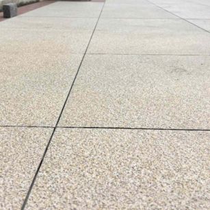 昭通 黄金麻花岗岩石板材荔枝面地面铺装效果