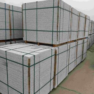 昭通 白麻花岗岩石材荔枝面地铺石（300*600*50）