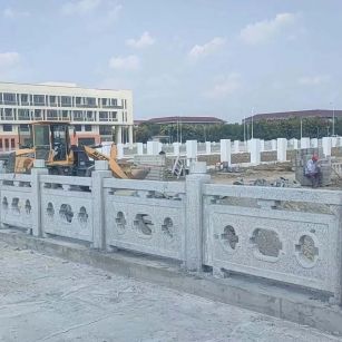 昭通 白麻花岗岩荔枝面河道栏杆