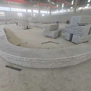 昭通 芝麻白异形坐凳，自然面光面弧形加工