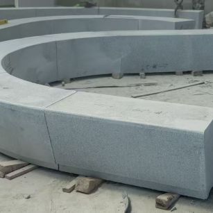 昭通 芝麻白花岗岩光面弧形坐凳