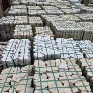 昭通 黄金麻白麻花岗岩荔枝面地铺石(冰裂纹)