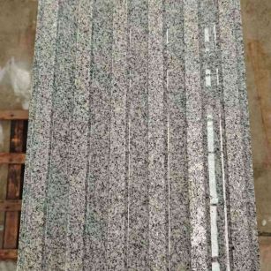 昭通 芝麻白花岗岩荔枝面雕刻盲道，盲条