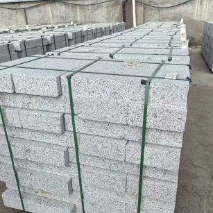 昭通 白麻花岗岩路沿石，弧形路沿石，道牙石，马路牙子，界石，路缘石，平沿石，直岩石，平缘石等