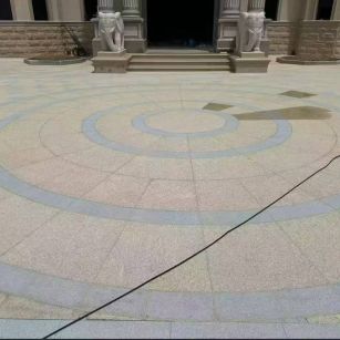 昭通 黄金麻芝麻灰花岗岩石材地铺拼接效果