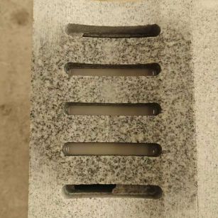 昭通 芝麻白拉丝面花岗岩U型开槽排水槽