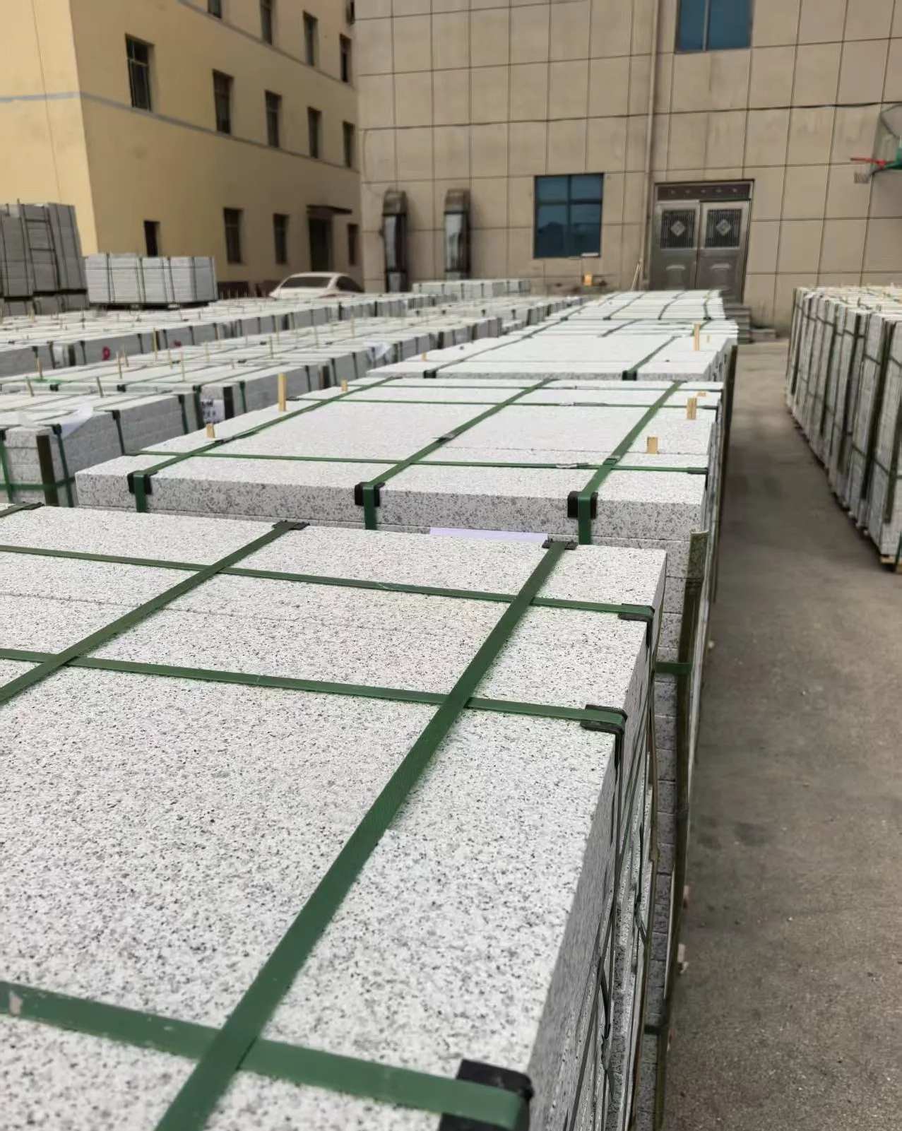 昭通 白麻花岗岩5.0公分荔枝面地铺石