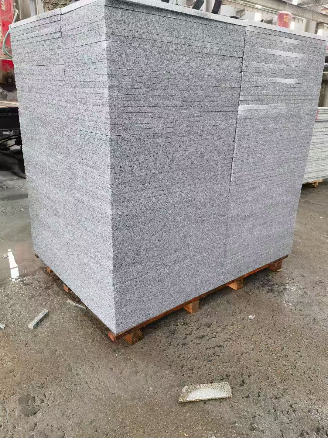 昭通 芝麻白火烧面1.8厚300*600地铺石，尺寸标准，厚薄均匀