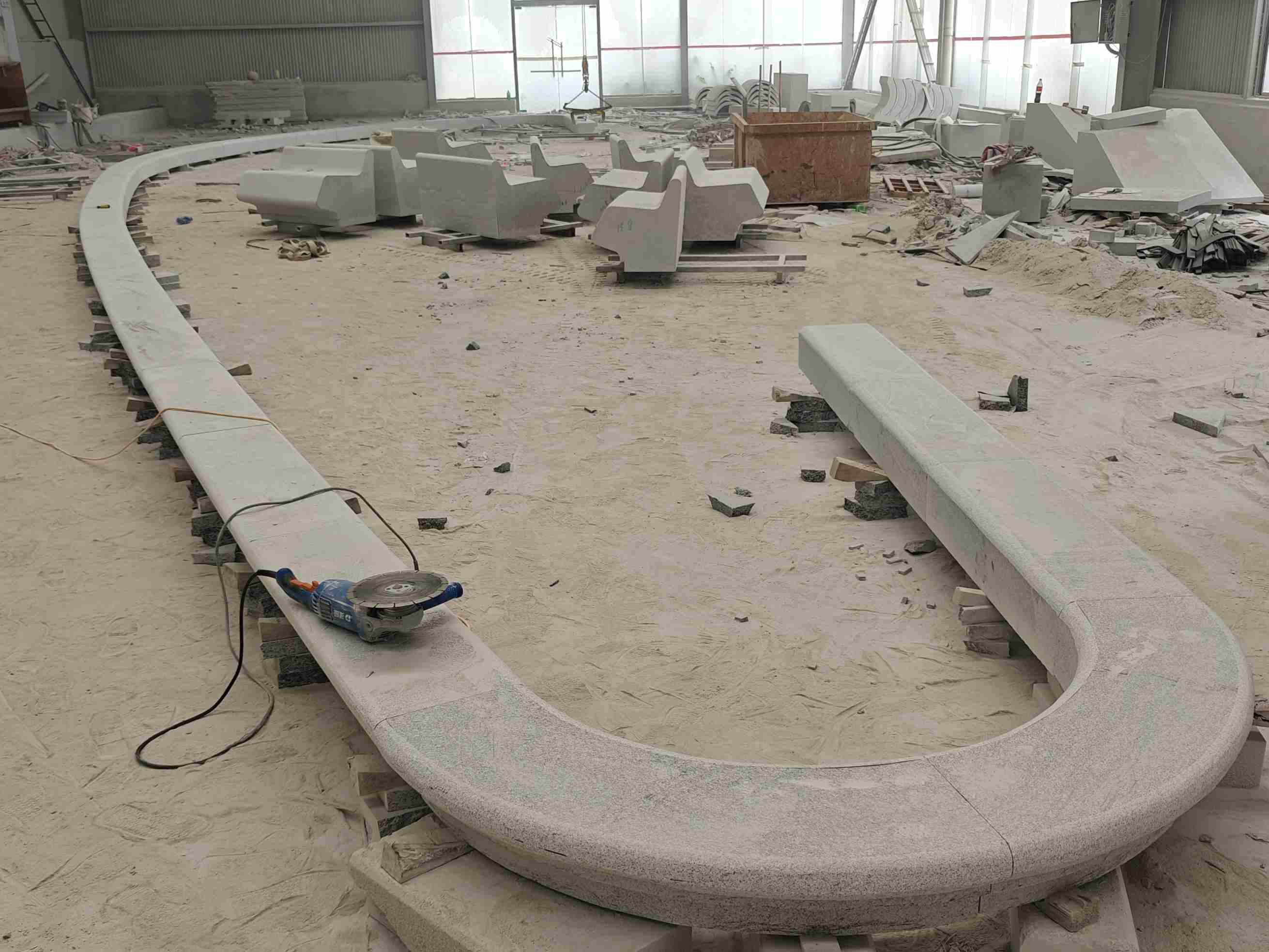 昭通 芝麻白花岗岩弧形花坛石，坐凳石