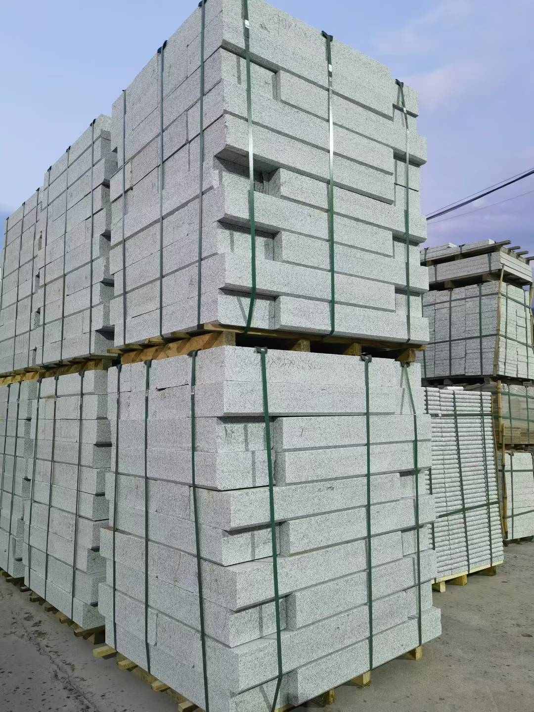 昭通 芝麻白花岗岩路沿石，路缘石，路肩石，道牙，立缘石，马路牙子，街沿石，侧石等