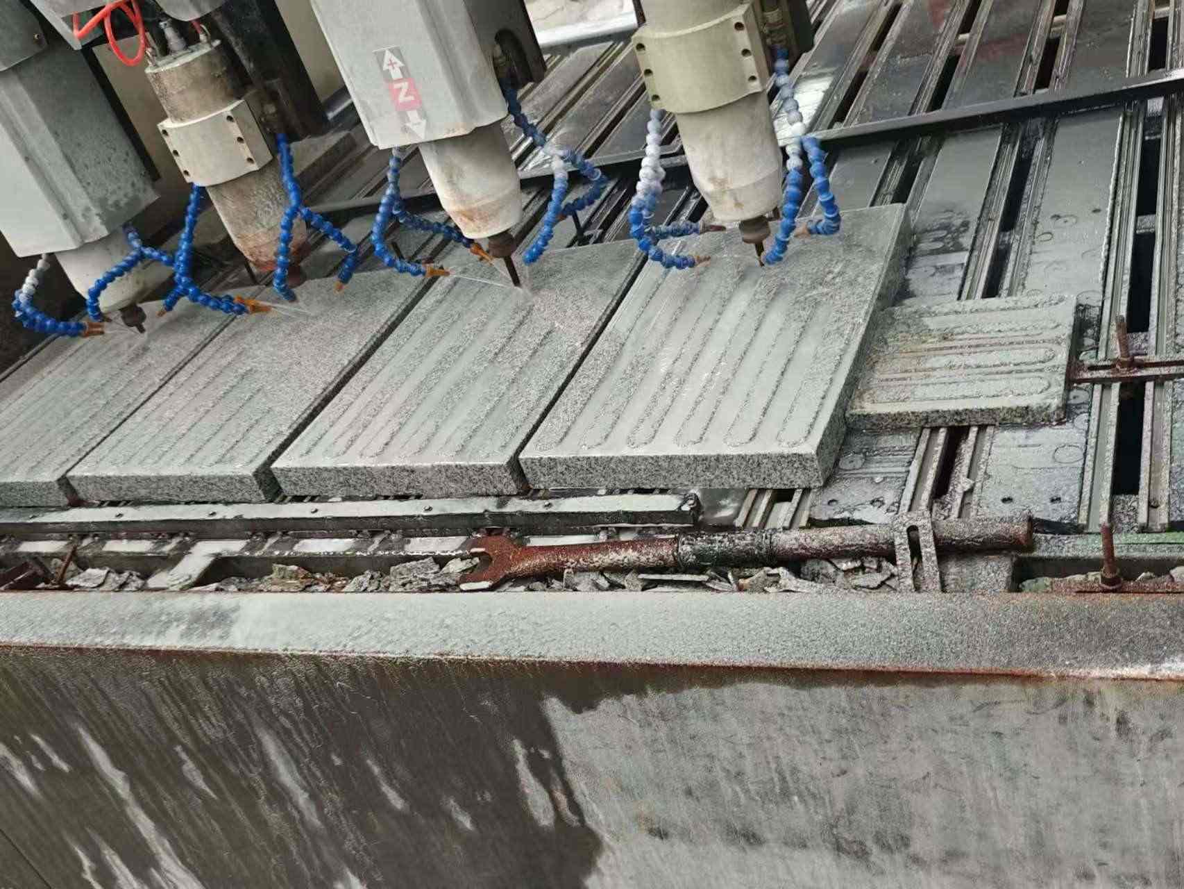 昭通 芝麻白花岗岩荔枝面盲道雕刻