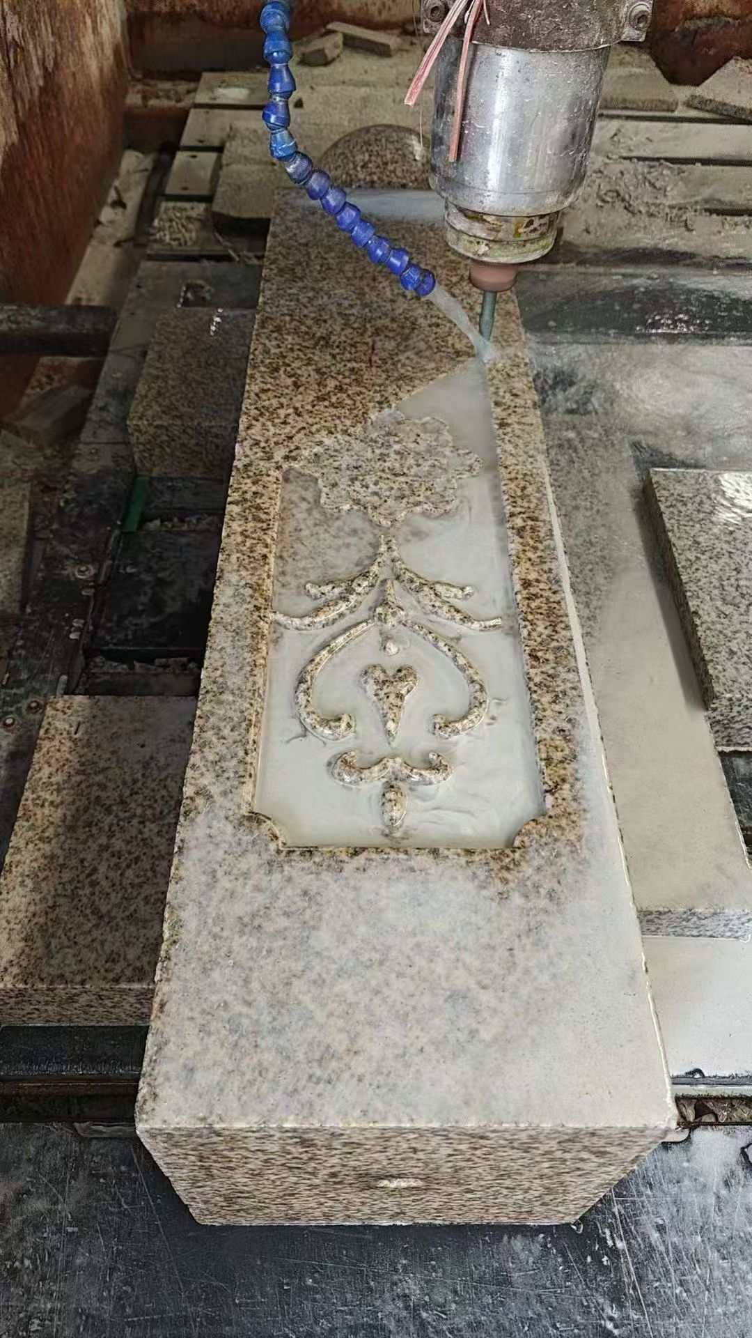 昭通 黄金麻花岗岩异形加工雕刻栏杆大柱