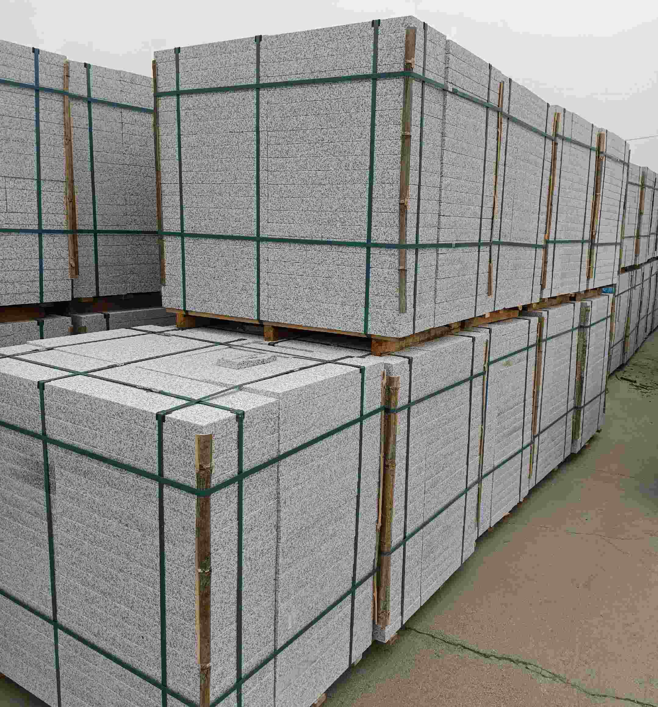 昭通 白麻花岗岩石材荔枝面地铺石（300*600*50）