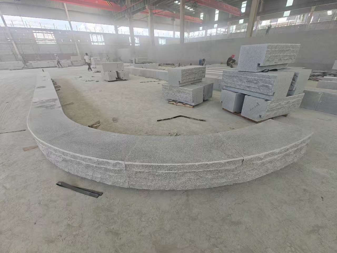 昭通 芝麻白异形坐凳，自然面光面弧形加工