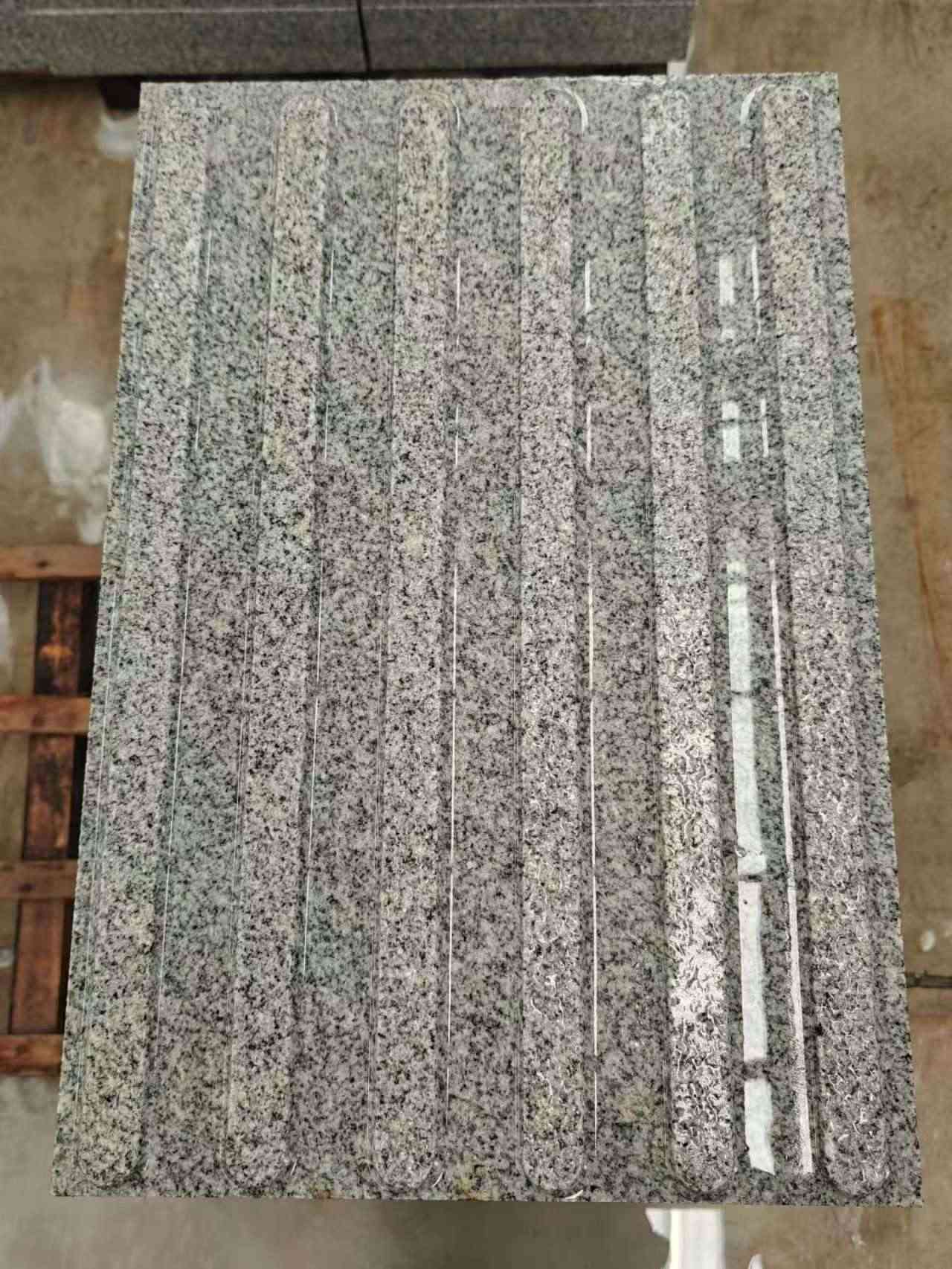 昭通 芝麻白花岗岩荔枝面雕刻盲道，盲条