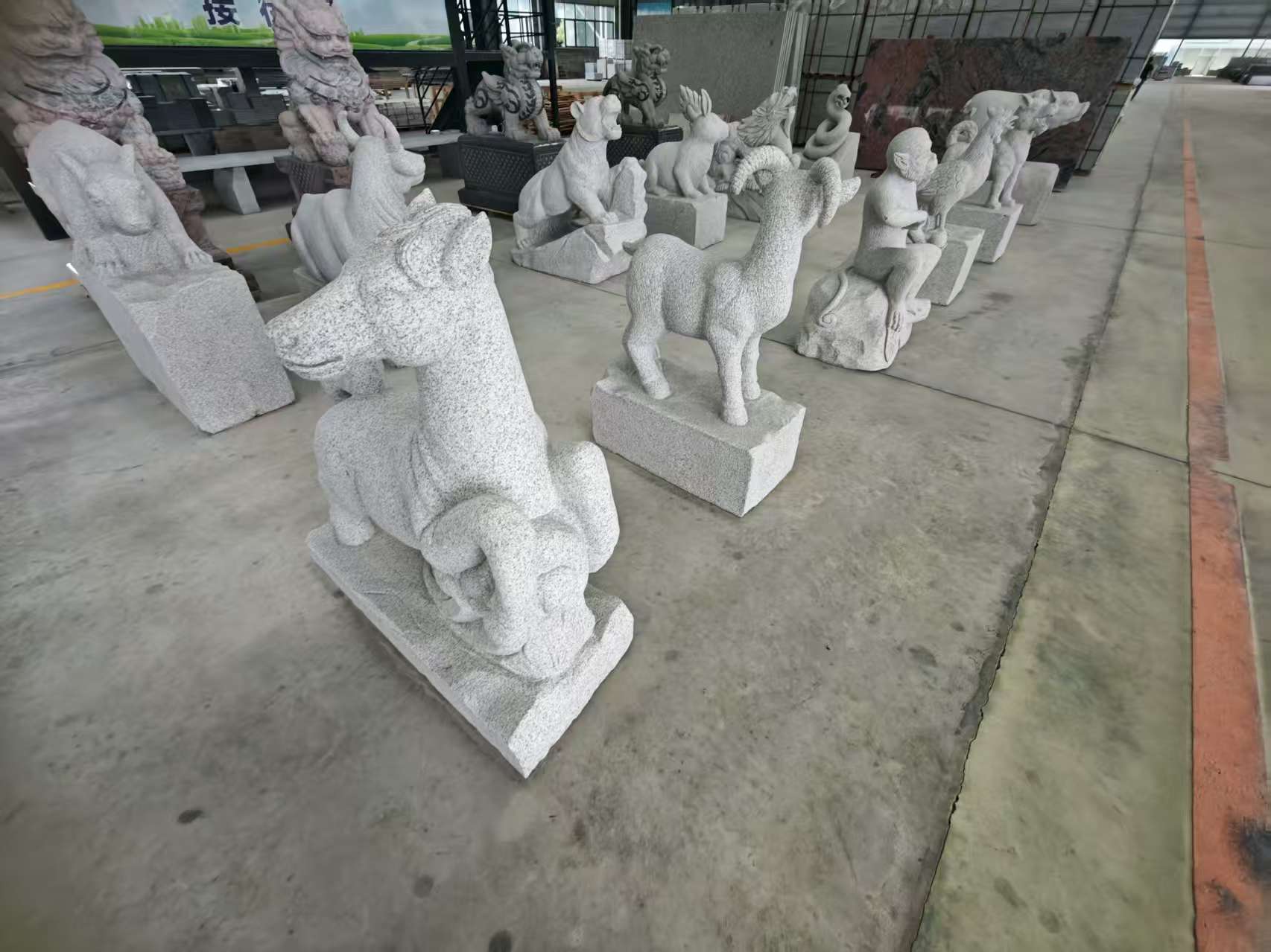 昭通 芝麻白花岗岩造型立体雕刻——十二生肖