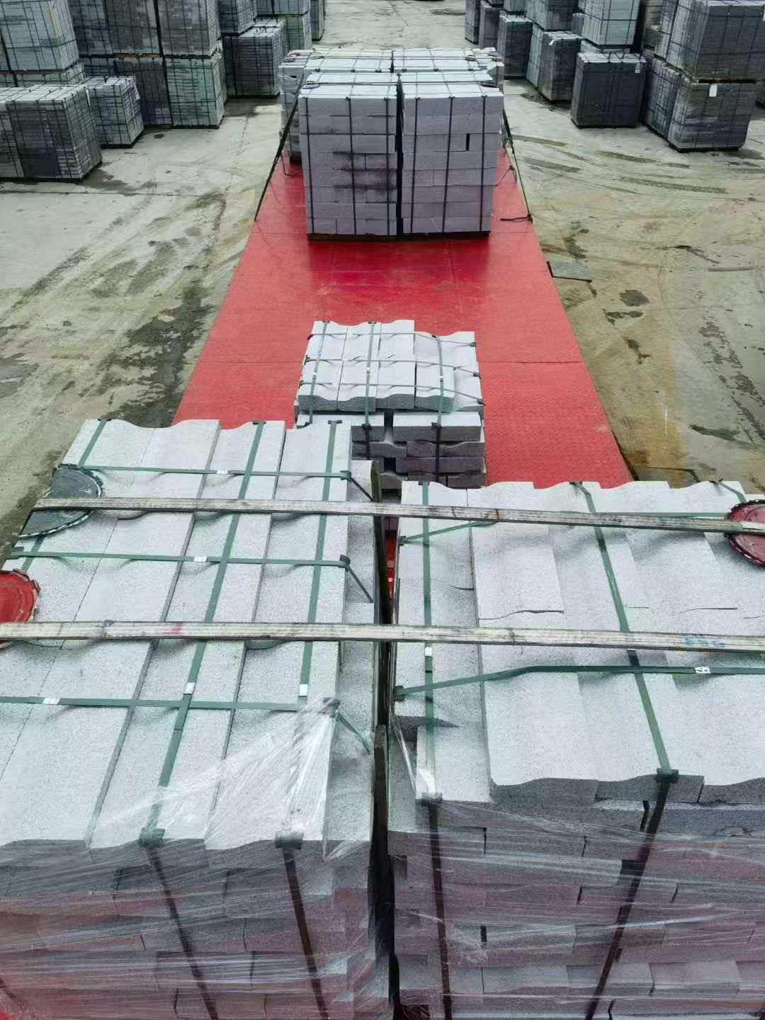 昭通 芝麻白仿形加直形路沿石出货日常