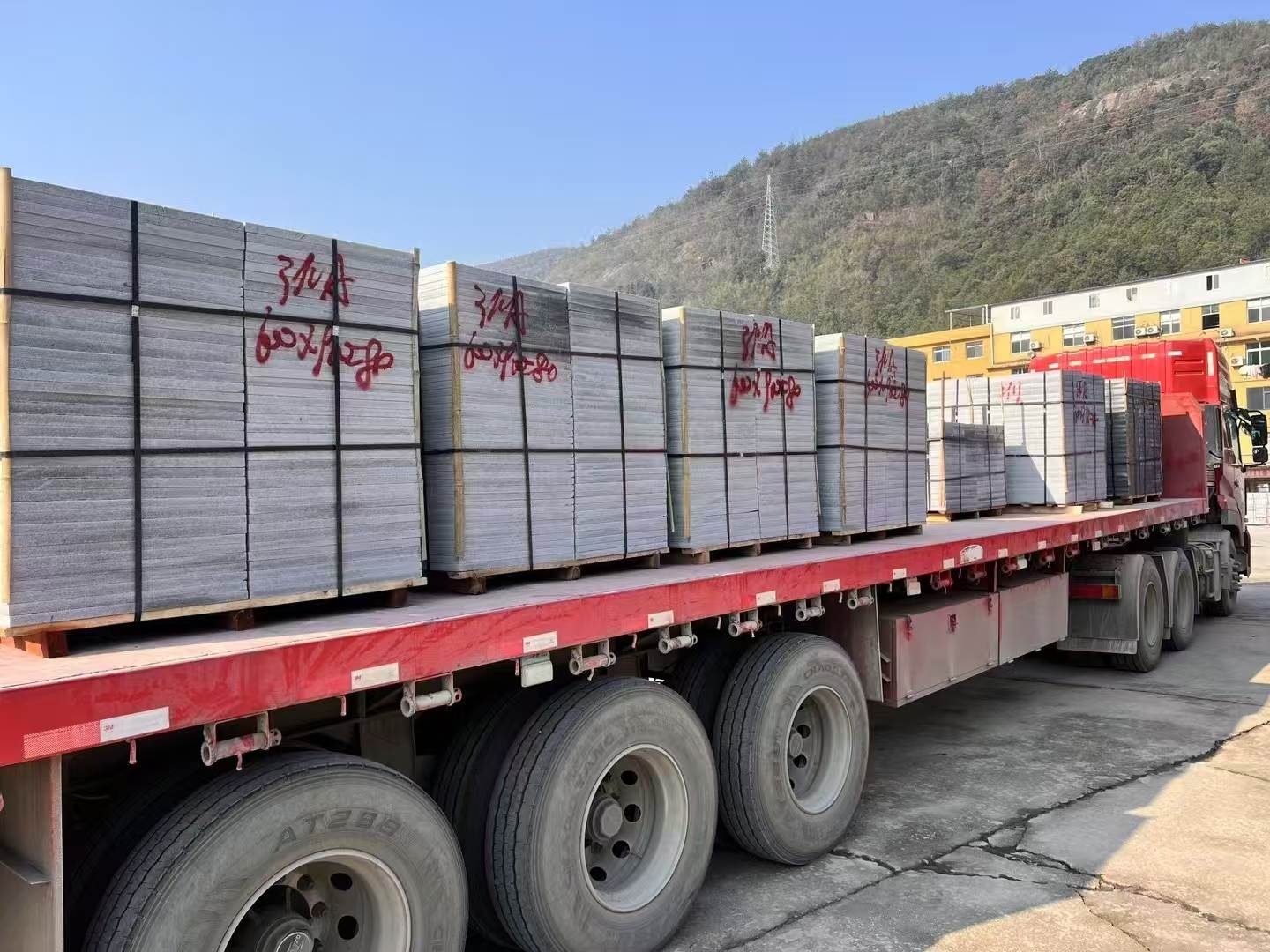 昭通 芝麻灰地铺石出货日常