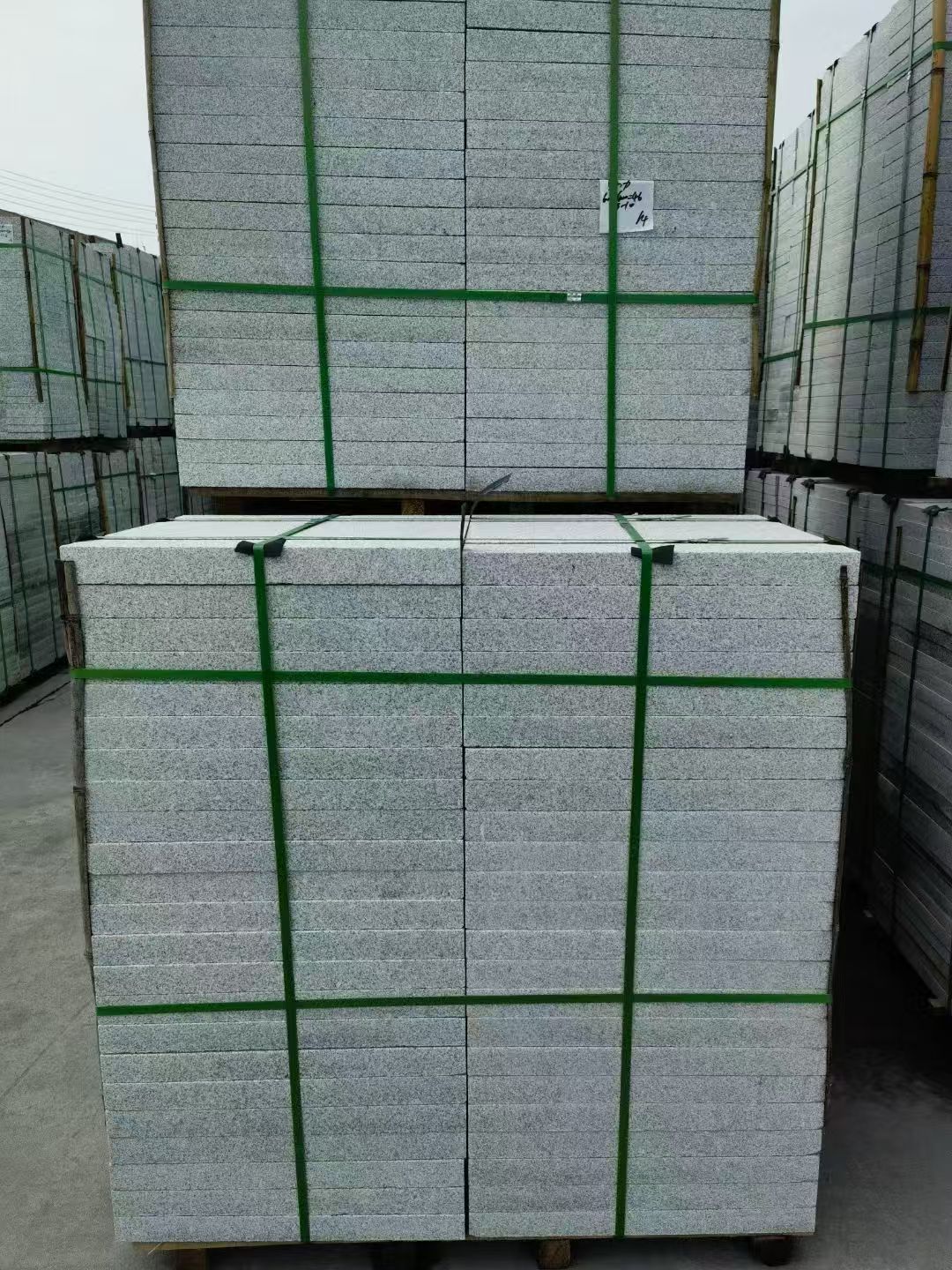 昭通 芝麻白火烧，园林广场市政工程地铺石，1.8~5.0厚均有现货