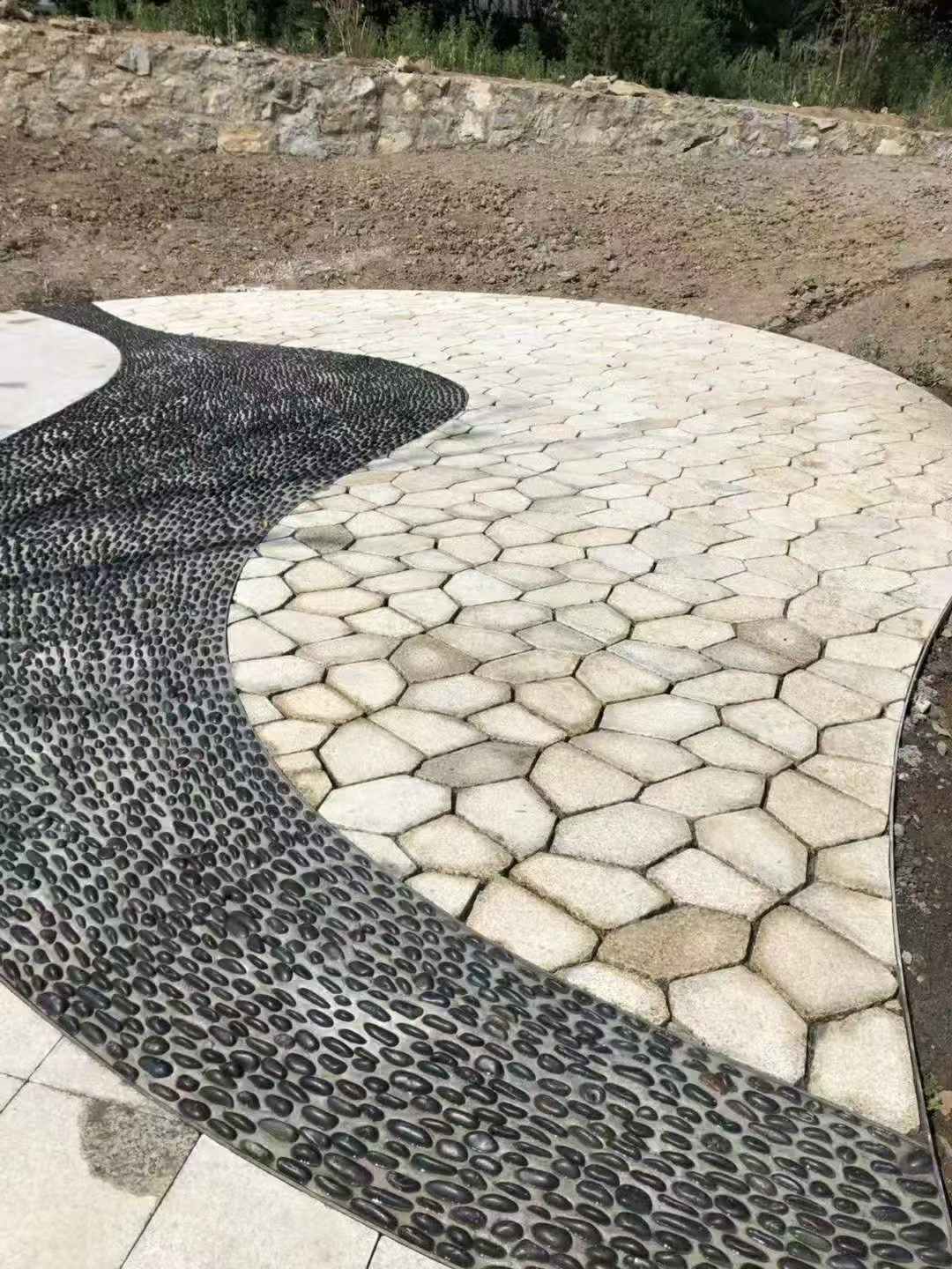 昭通 黄金麻冰裂纹地铺石工地铺装案例