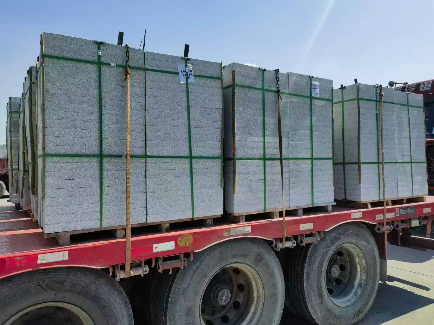 昭通芝麻白花岗岩出货日常地铺石