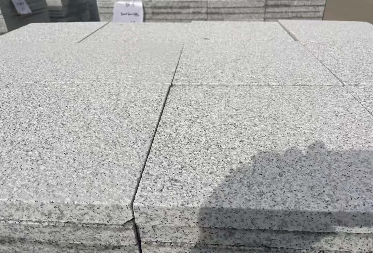 昭通 白麻花岗岩石材推荐 荔枝面地铺石