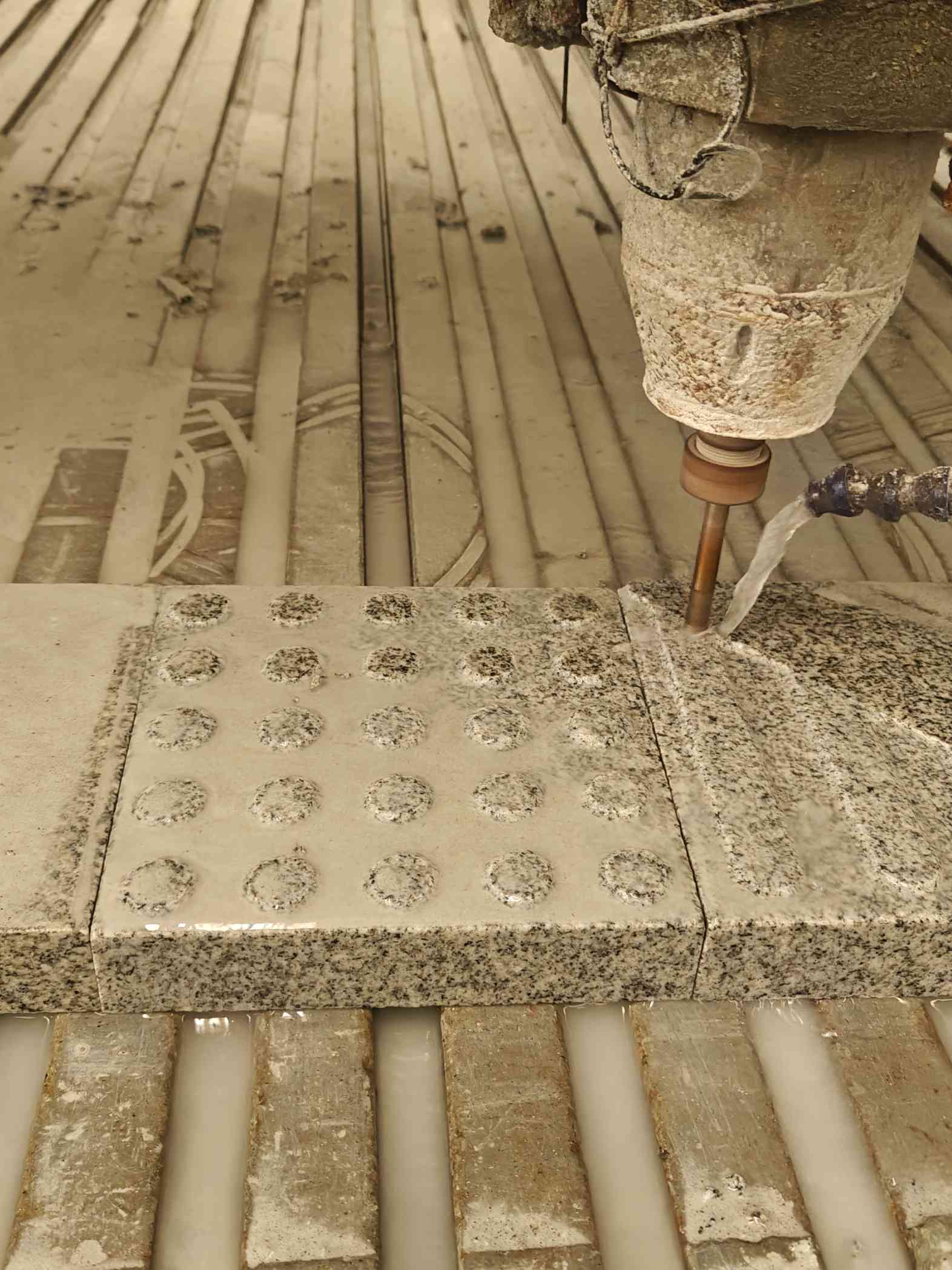 昭通 芝麻白花岗岩石材盲人石、盲道石、盲点石