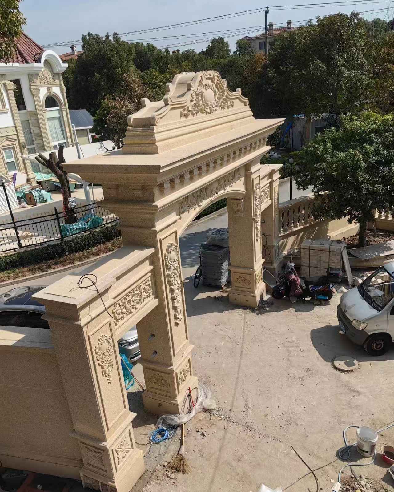 昭通 黄金麻荔枝面花岗岩别墅门楼