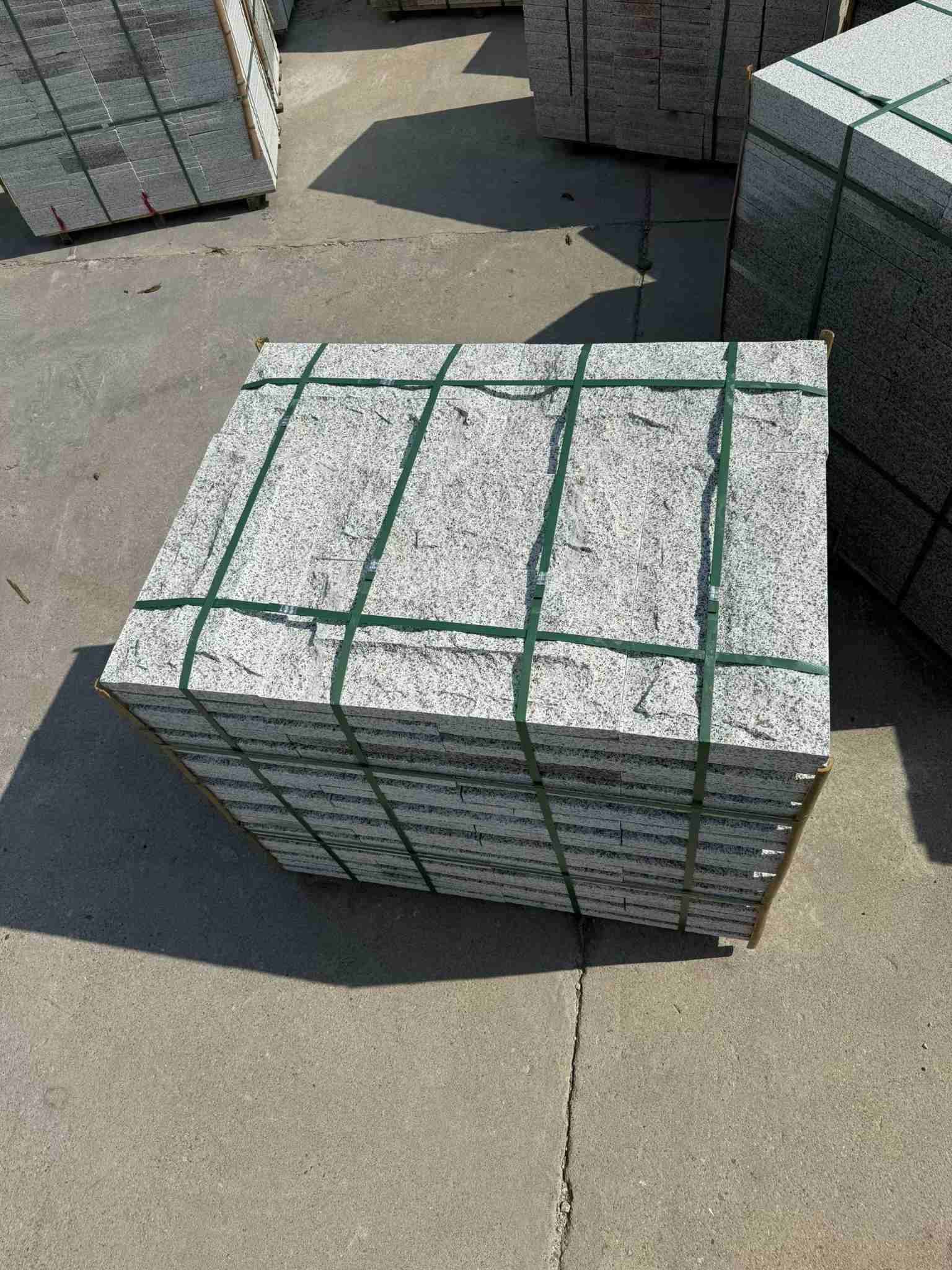 昭通 白麻花岗岩石材自然面蘑菇石成品