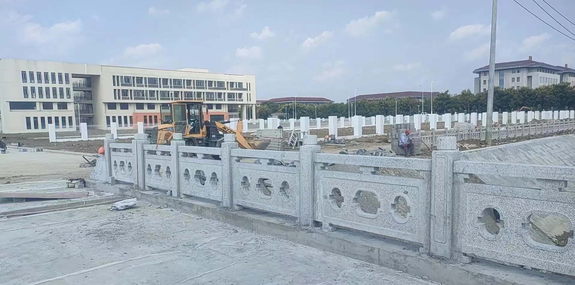 昭通 白麻花岗岩荔枝面河道栏杆