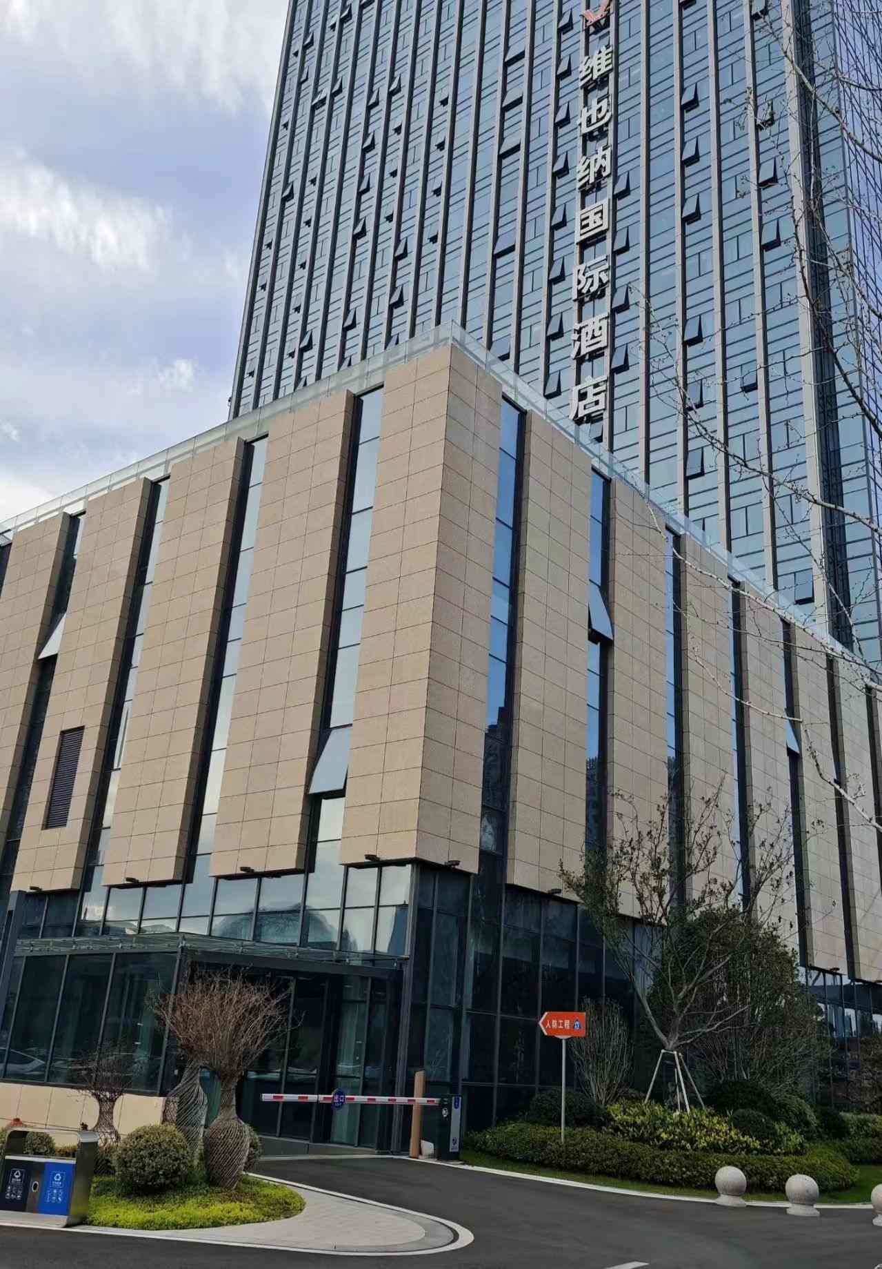 昭通 黄金麻花岗岩外墙干挂