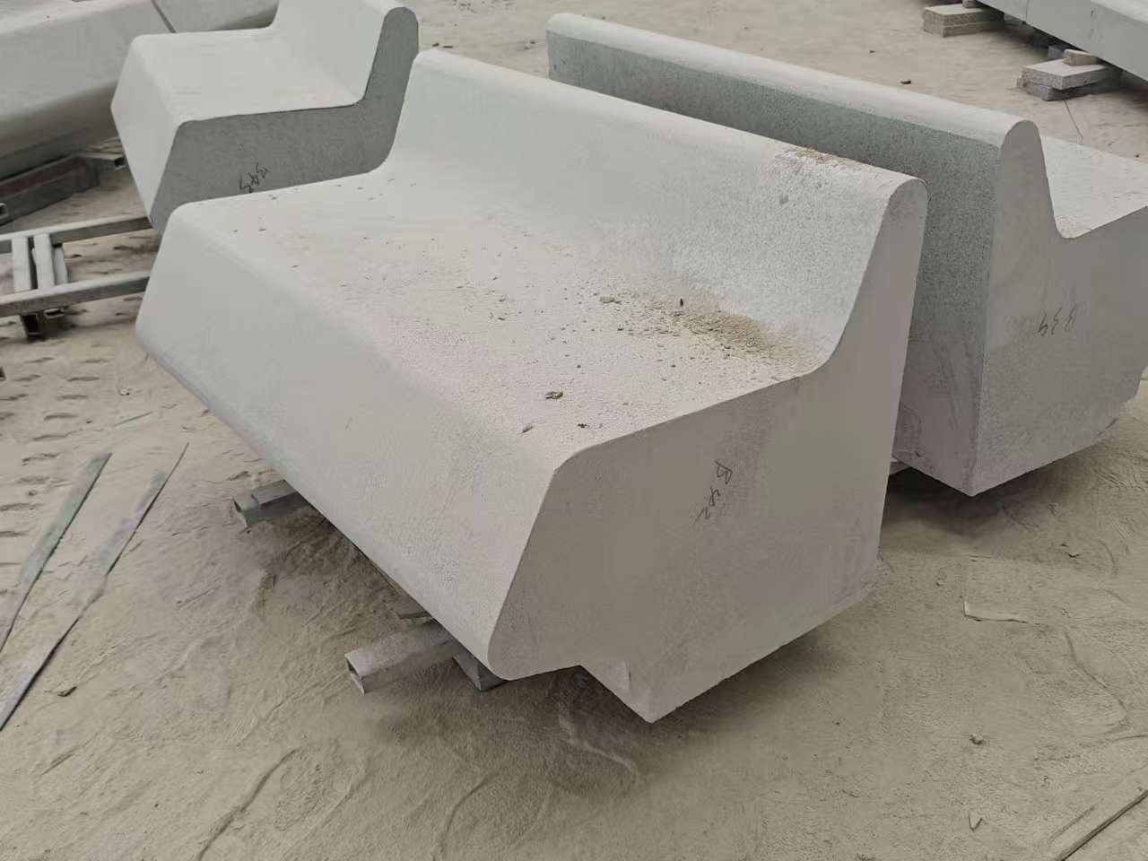 昭通 芝麻白花岗岩异形坐凳，石凳