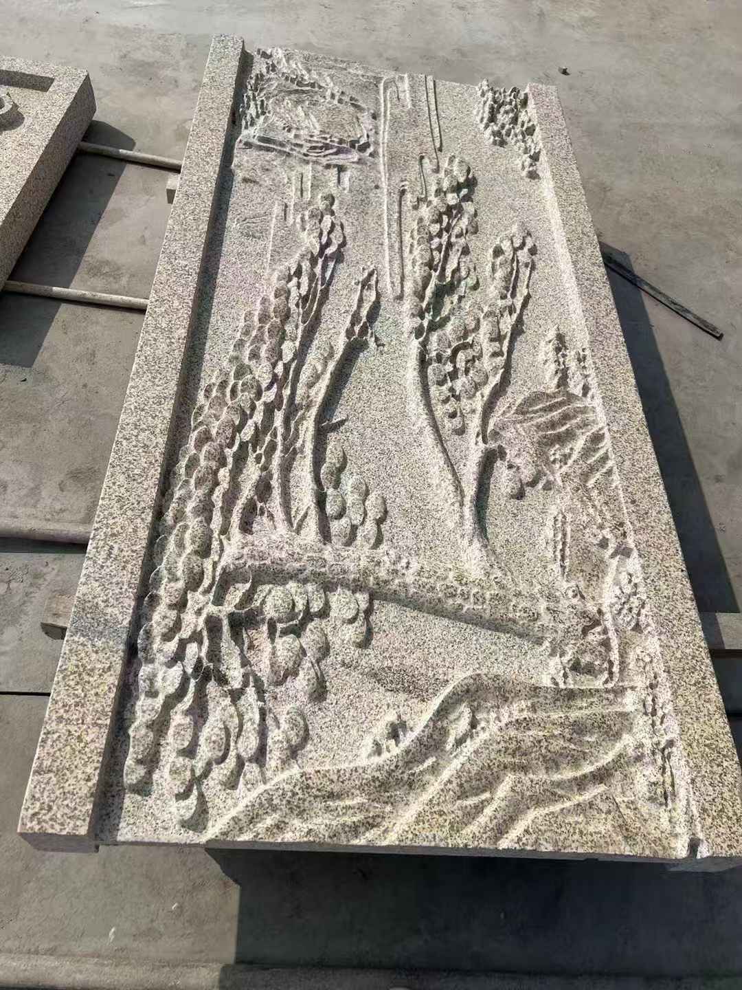 昭通 黄金麻雕刻板浮雕迎客松