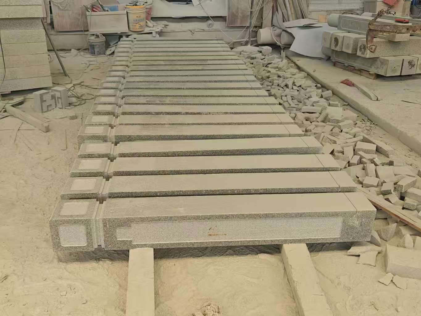 昭通 芝麻白异形加工雕刻-栏杆大柱，方柱