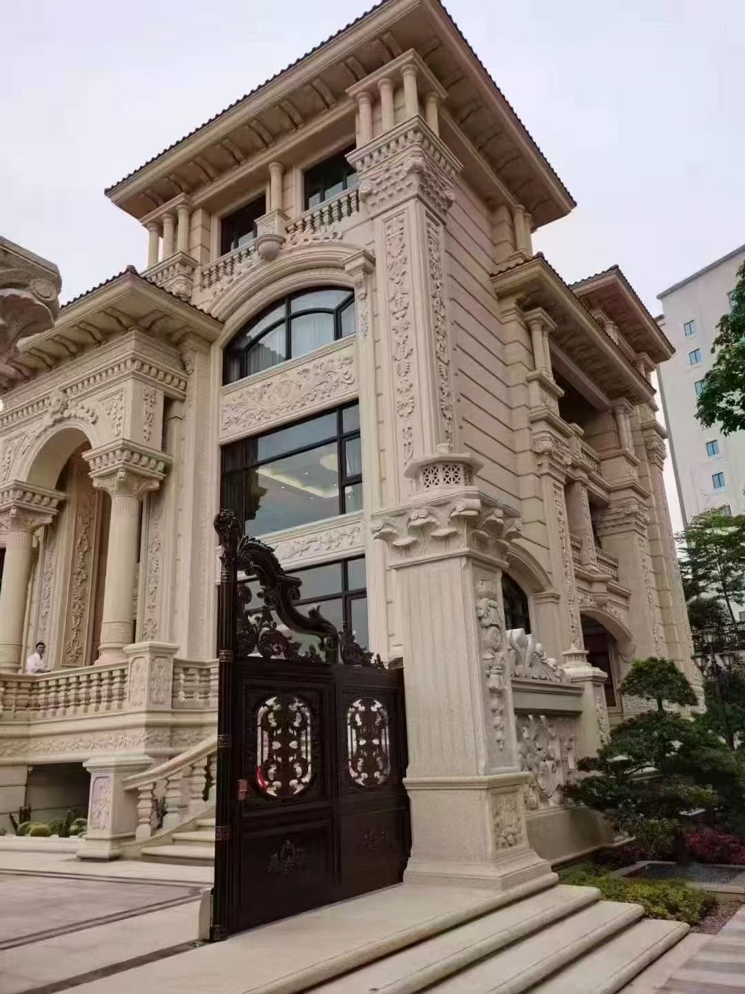 昭通 黄金麻花岗岩别墅外墙干挂效果展示