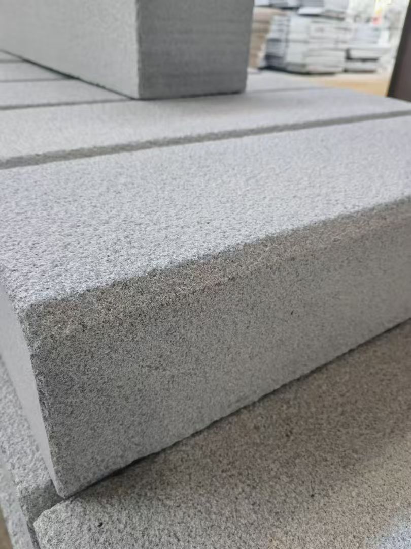 昭通 芝麻灰荔枝面路沿石