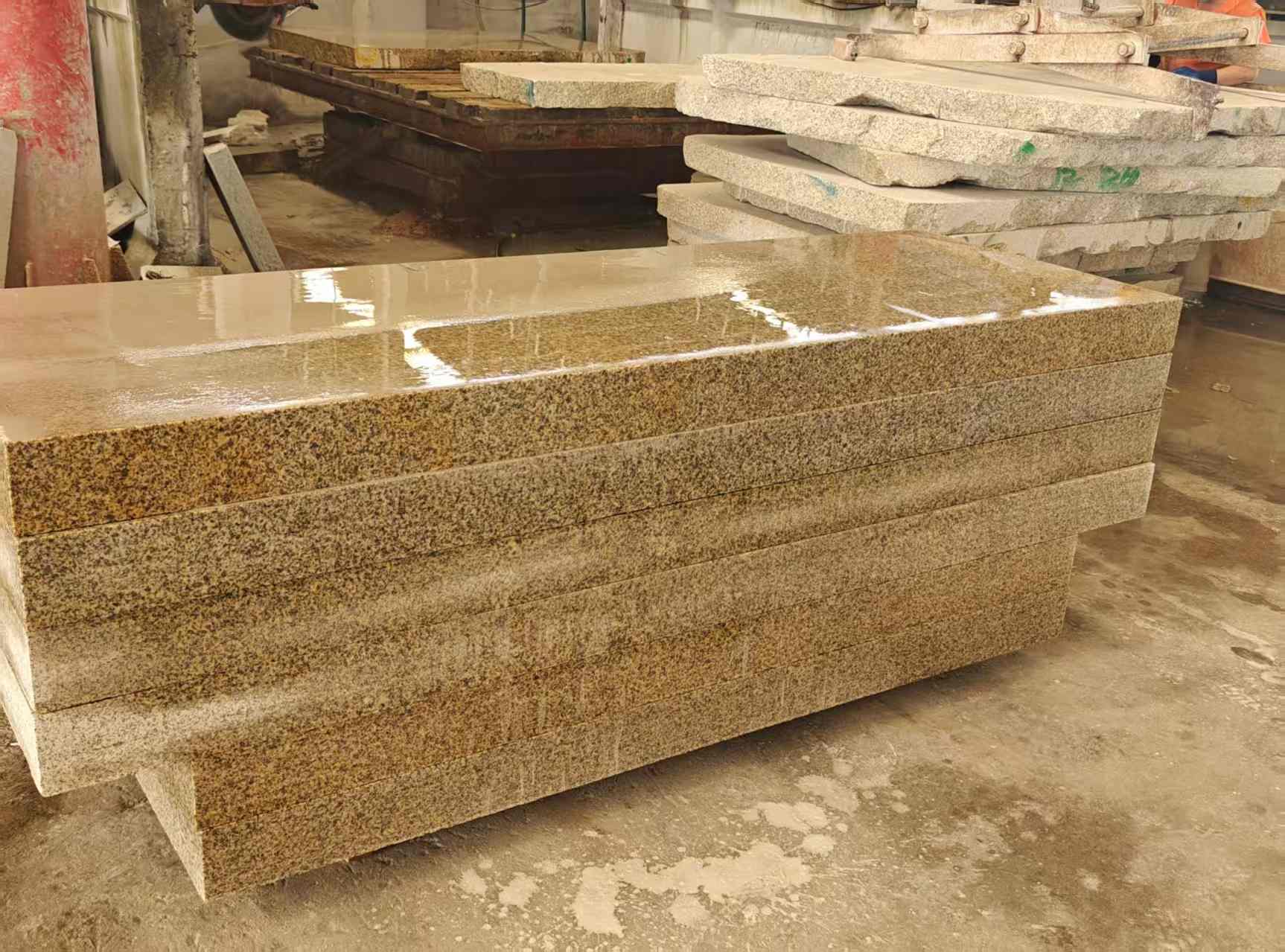 昭通 黄金麻栏杆料半成品加工中